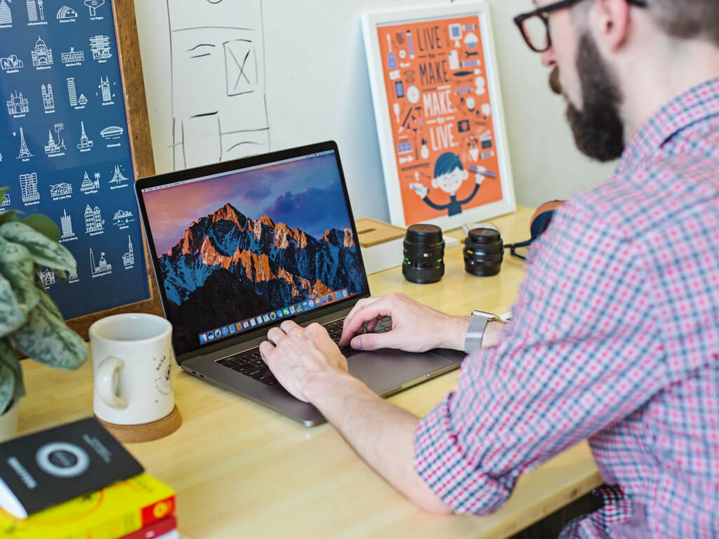 Software a Medida vs Plantillas: Por Qué Tu Negocio Necesita Arquitectura Propia